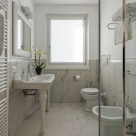 Villa Bianca Luxury Apartments Desenzano del Garda Exterior foto