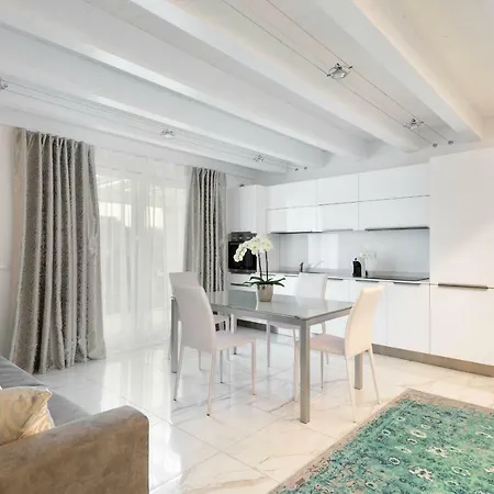 Villa Bianca Luxury Apartments Desenzano del Garda Exterior foto